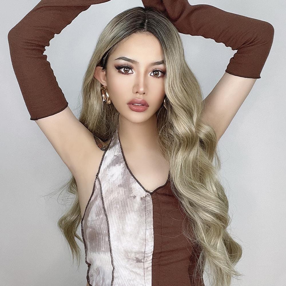 HAIRCUBE 21 inch loose curls wig in blonde worn by model with long wavy hair and brown top