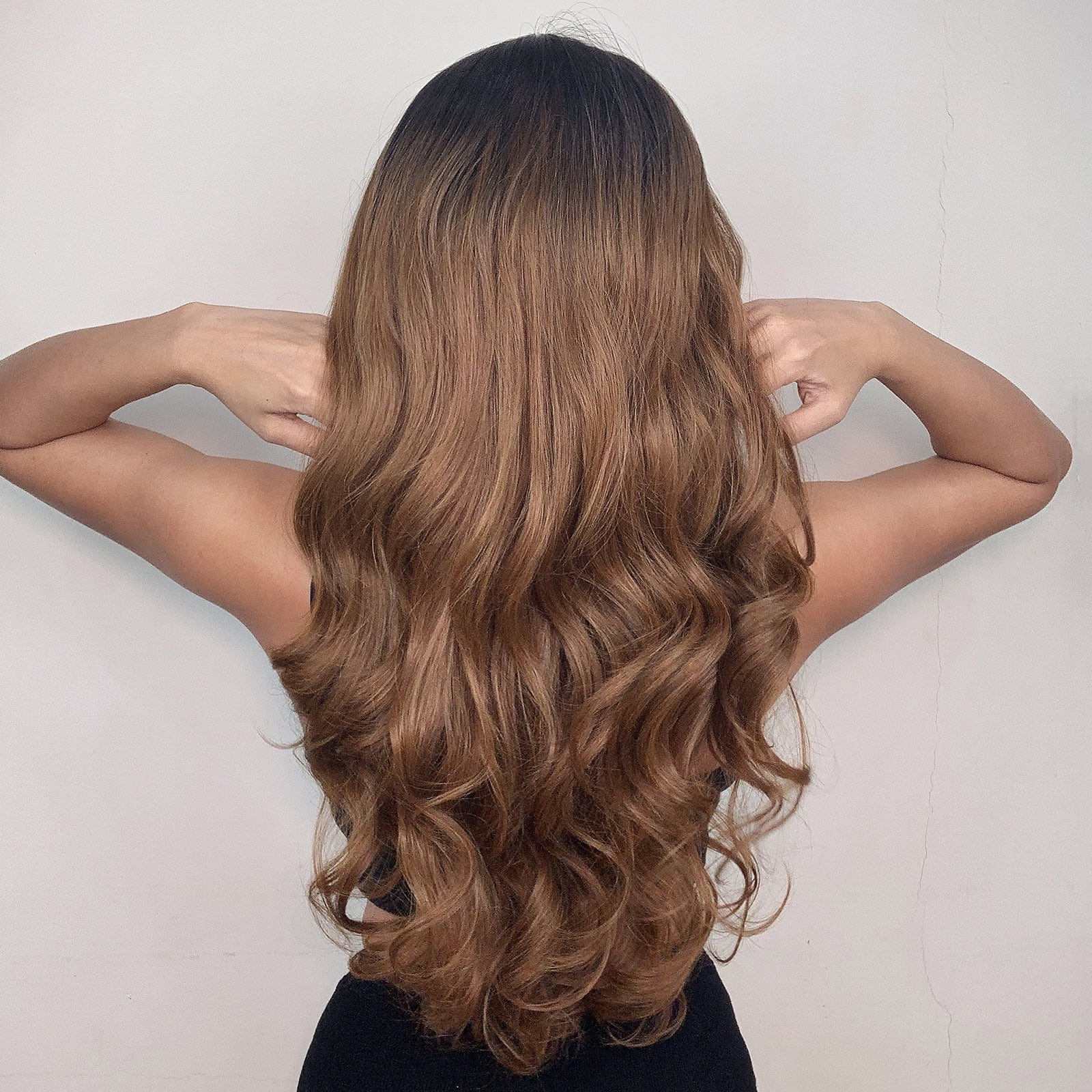 HAIRCUBE gradient synthetic wigs for women with long wavy brown ombre hair styled from back